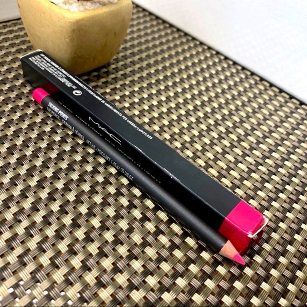 MAC talk points lipliner